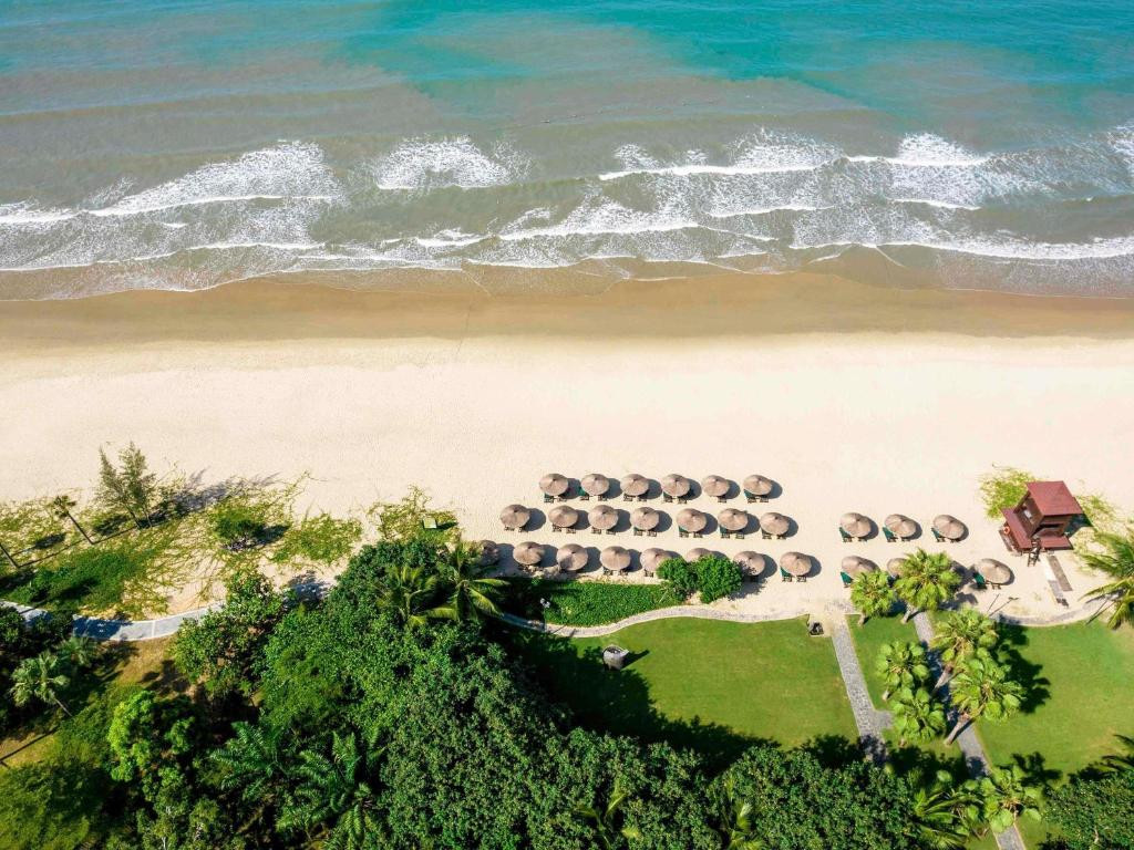 Pullman Ocean View Sanya Bay Resort & Spa 5*