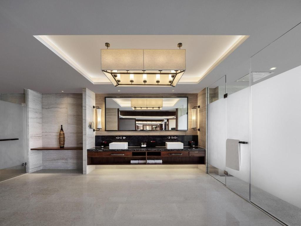 Pullman Ocean View Sanya Bay Resort & Spa 5*