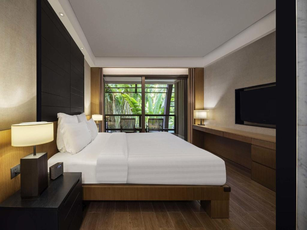 Pullman Ocean View Sanya Bay Resort & Spa 5*