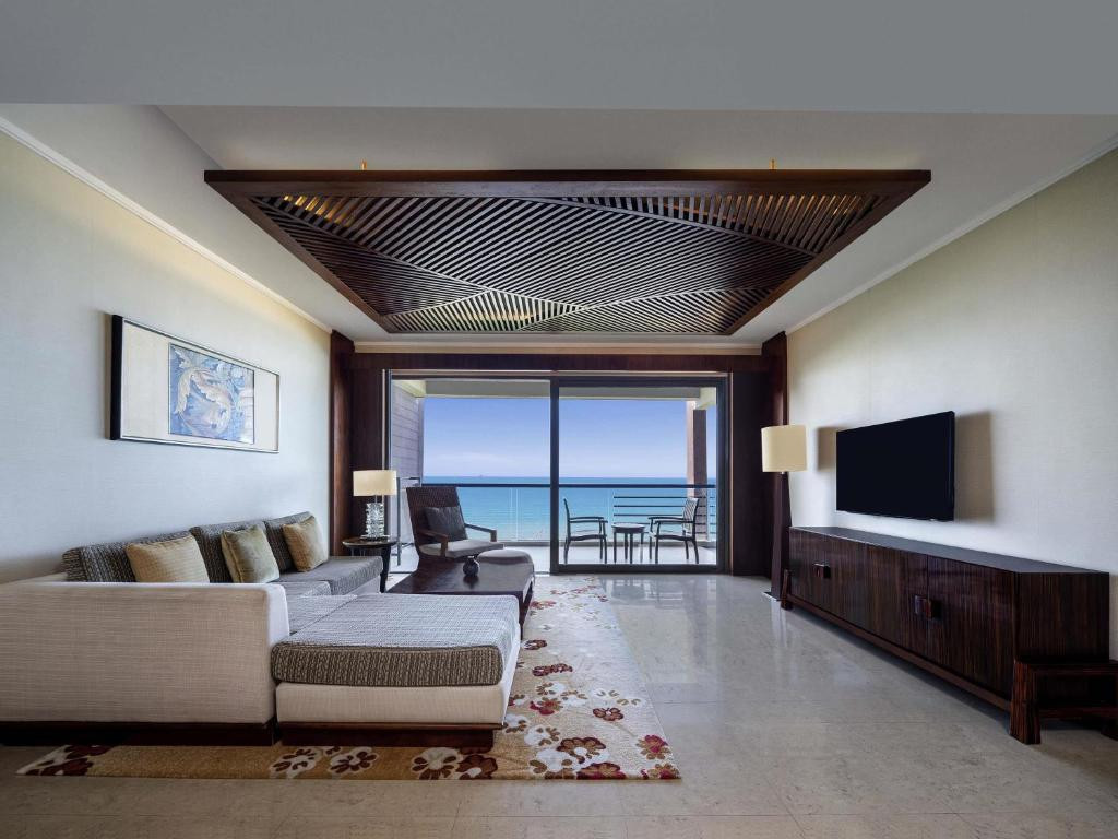 Pullman Ocean View Sanya Bay Resort & Spa 5*