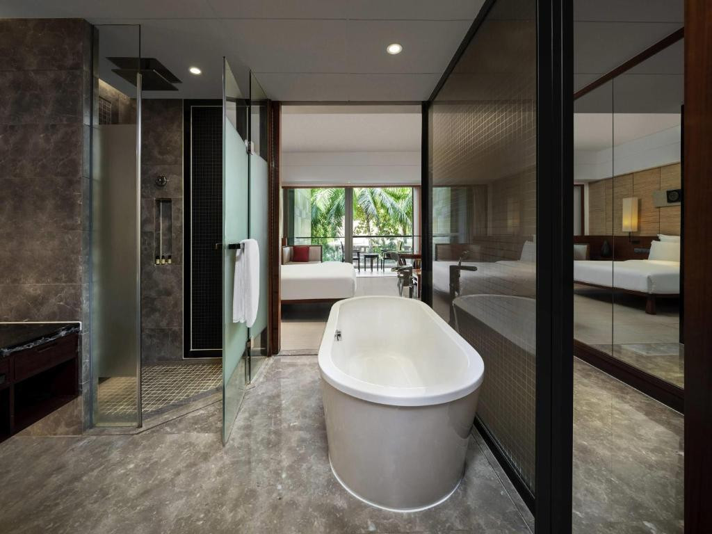 Pullman Ocean View Sanya Bay Resort & Spa 5*