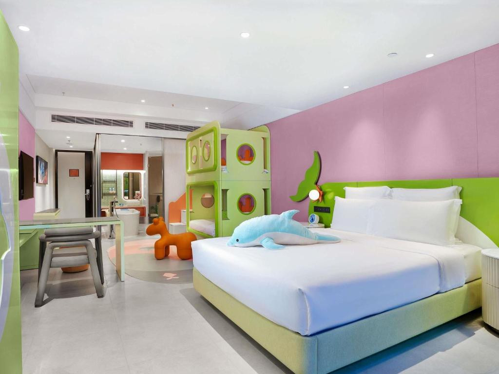 Pullman Ocean View Sanya Bay Resort & Spa 5*