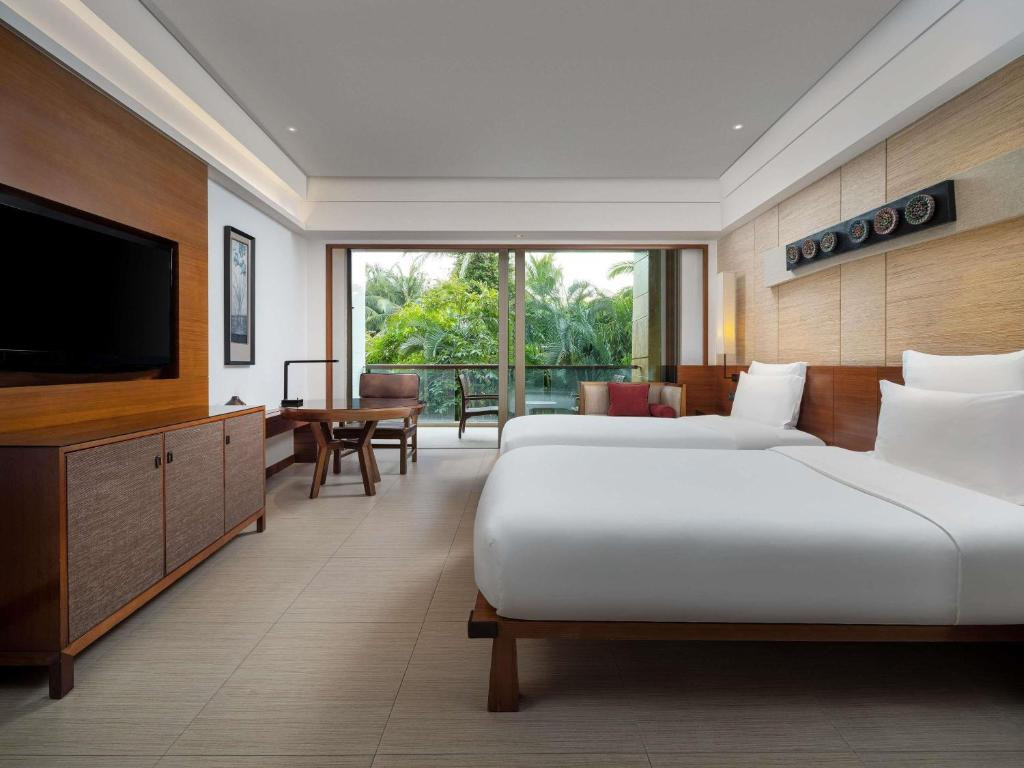Pullman Ocean View Sanya Bay Resort & Spa 5*