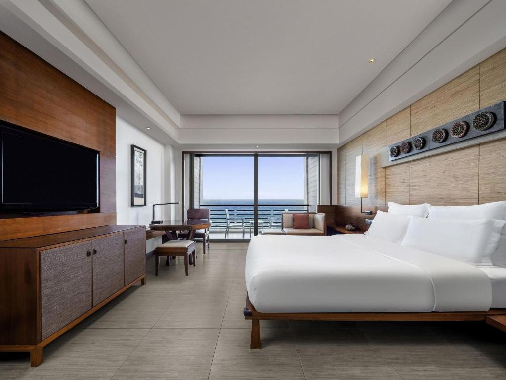 Pullman Ocean View Sanya Bay Resort & Spa 5*