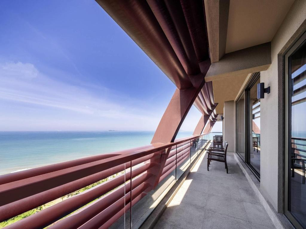 Pullman Ocean View Sanya Bay Resort & Spa 5*