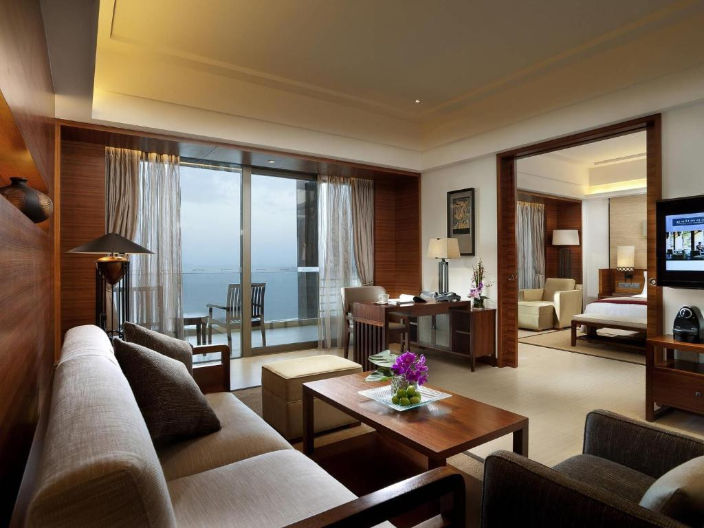 Pullman Ocean View Sanya Bay Resort & Spa 5*