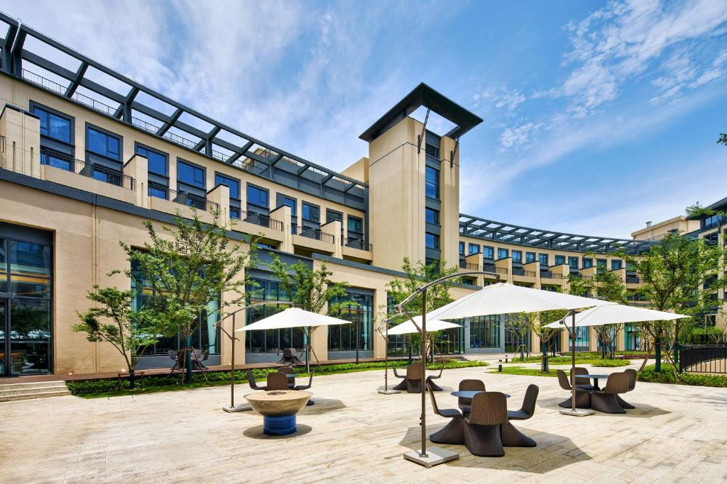 Q-box Hotel Shanghai Sanjiagang 4*