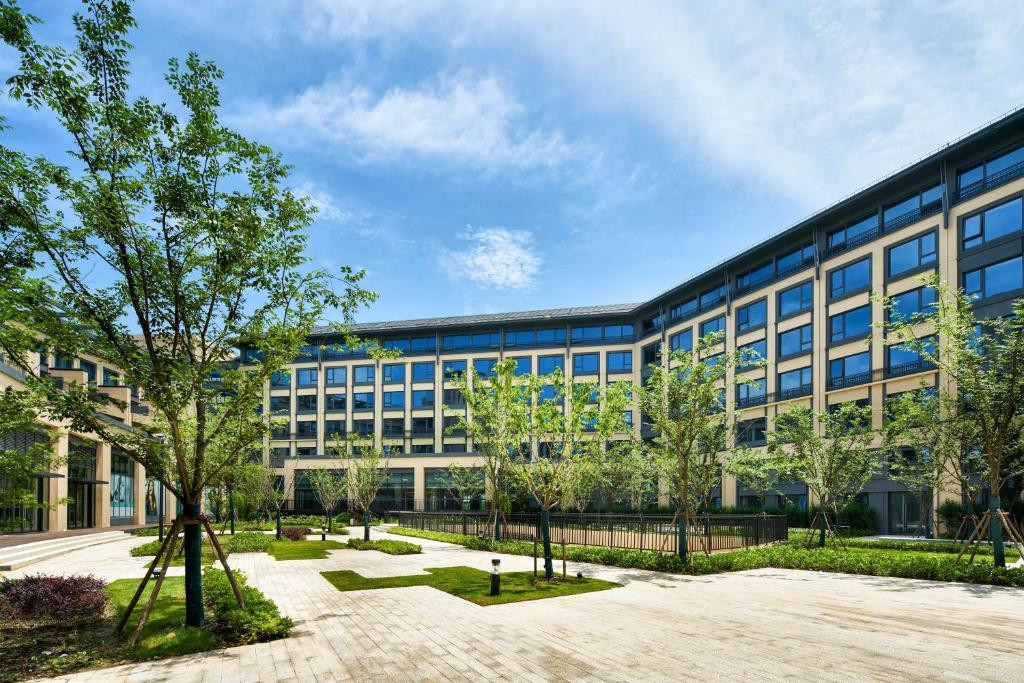 Q-box Hotel Shanghai Sanjiagang 4*
