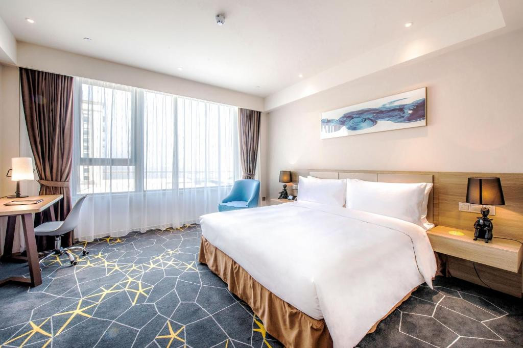 Q-box Hotel Shanghai Sanjiagang 4*