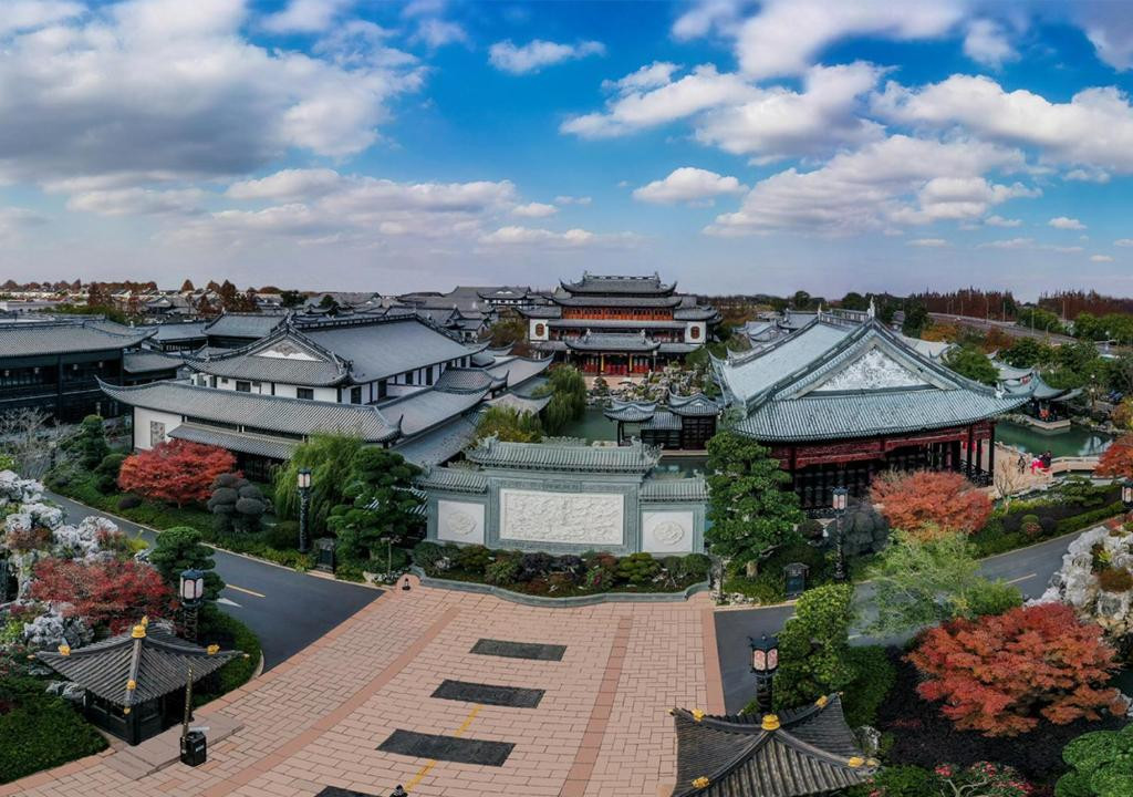 Royal Garden Hotel Shanghai 5*