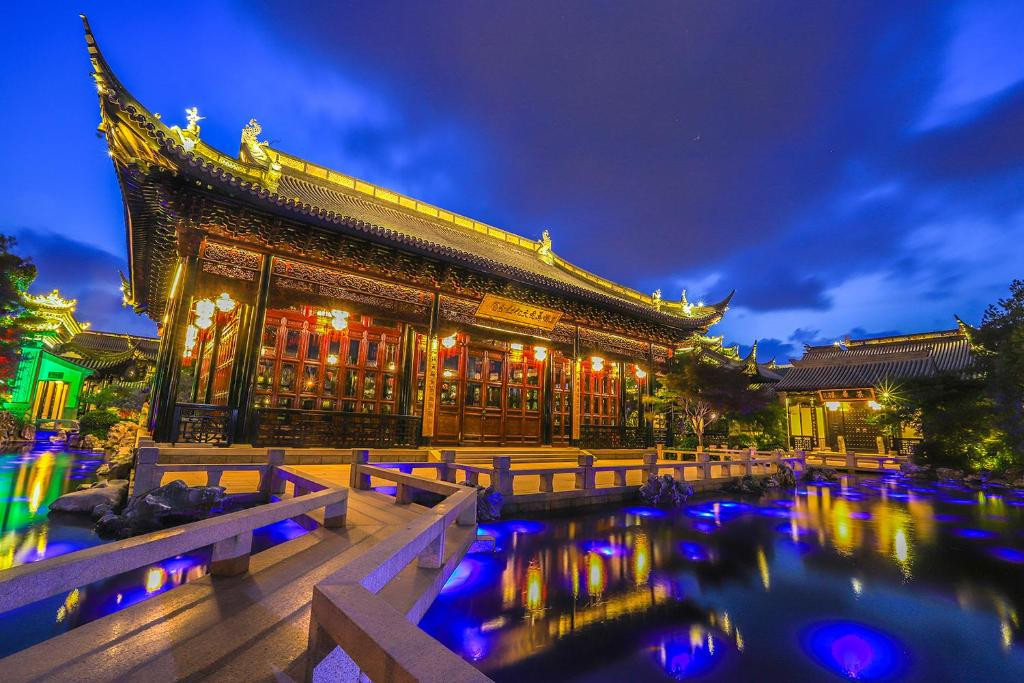 Royal Garden Hotel Shanghai 5*