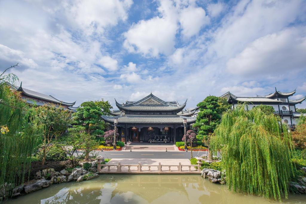 Royal Garden Hotel Shanghai 5*