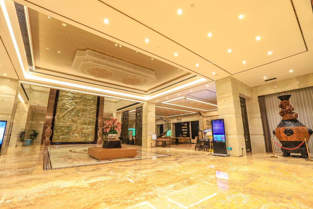 Royal Garden Hotel Shanghai 5*