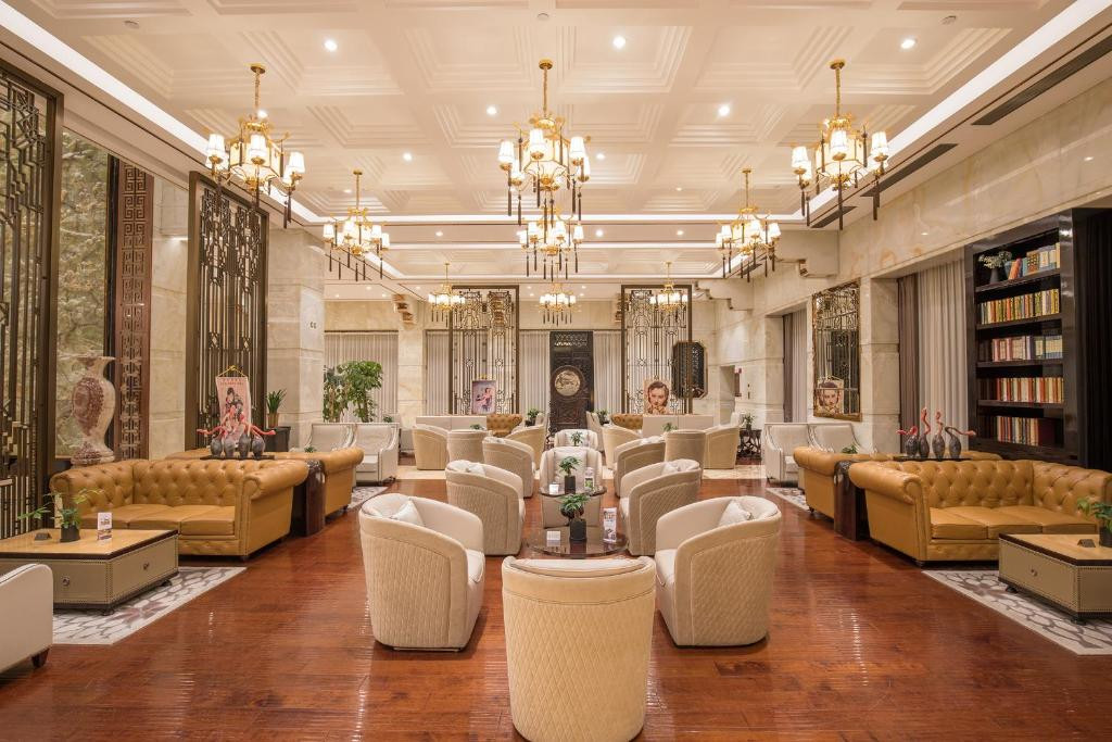 Royal Garden Hotel Shanghai 5*