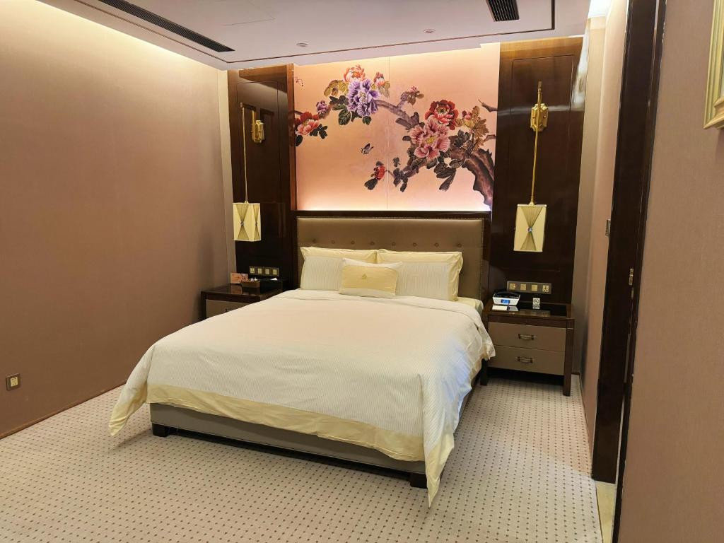 Royal Garden Hotel Shanghai 5*