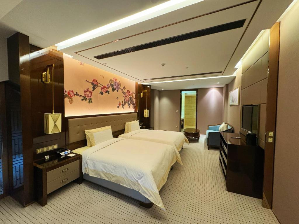 Royal Garden Hotel Shanghai 5*