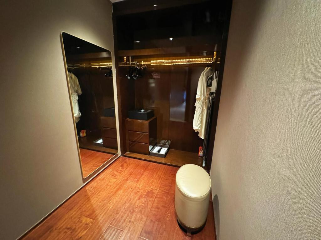Royal Garden Hotel Shanghai 5*