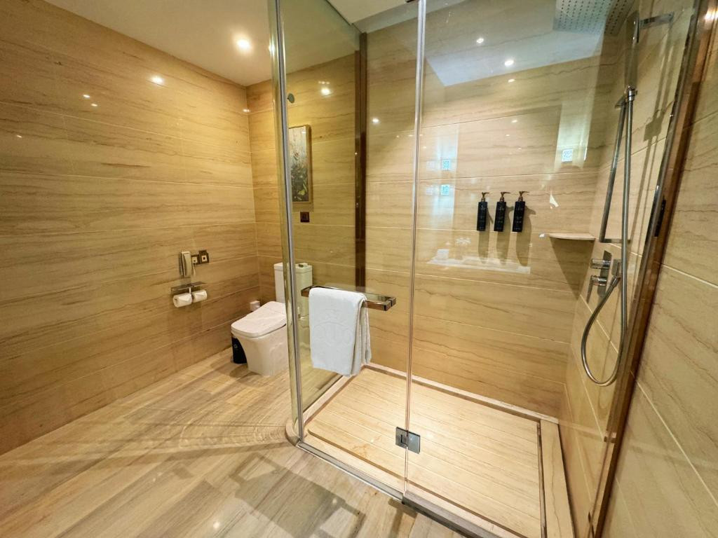 Royal Garden Hotel Shanghai 5*