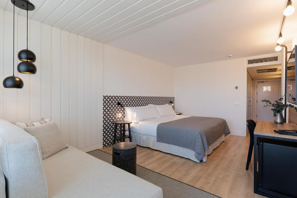 Magnolia Adults Only 16+ 4*