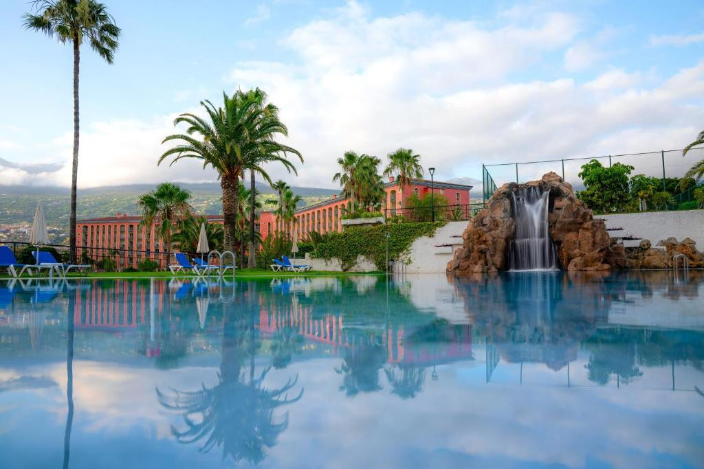 Las Aguilas 4*