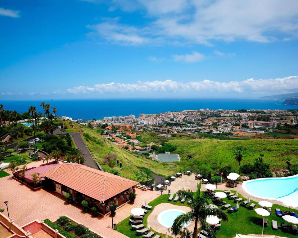 Las Aguilas 4*