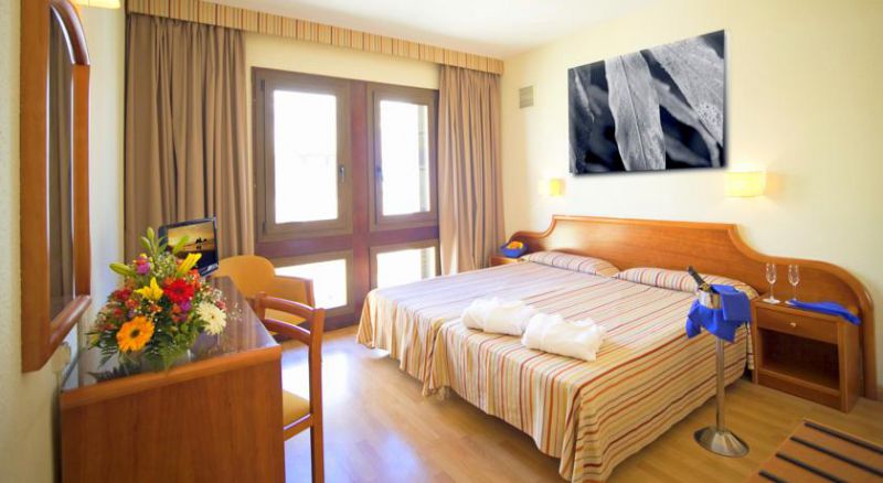 Adonis Plaza 3*