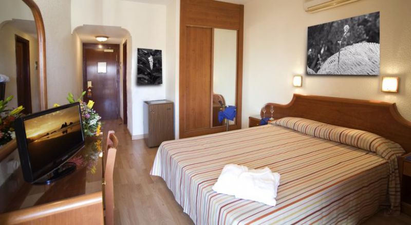 Adonis Plaza 3*