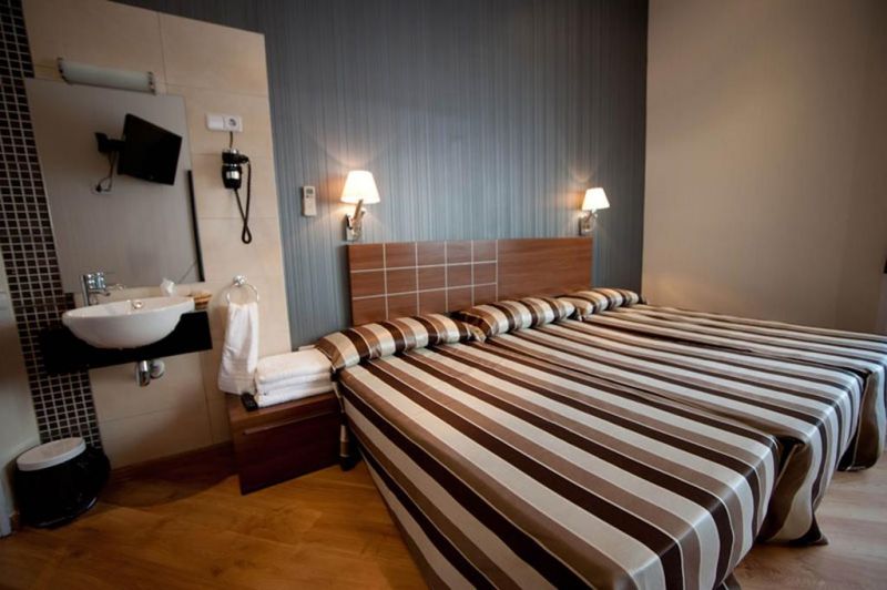 Bcn 46 Hostal 2*