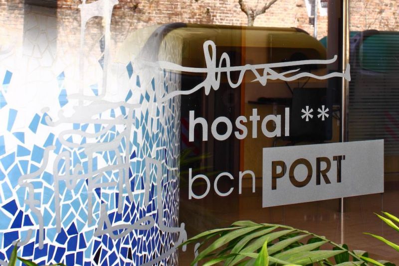 Bcn Port Hostal 2*