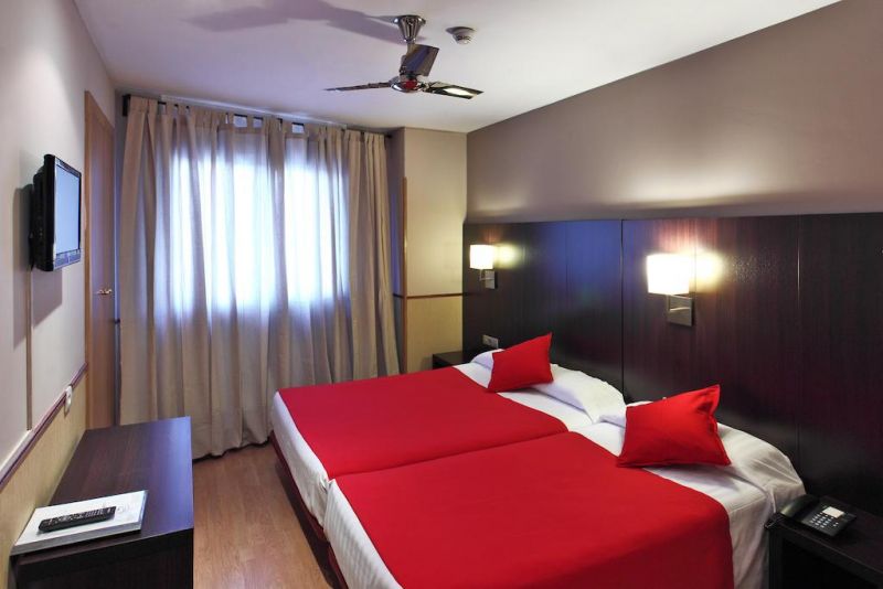 Bcn Port Hostal 2*