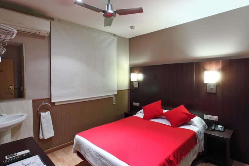 Bcn Port Hostal 2*