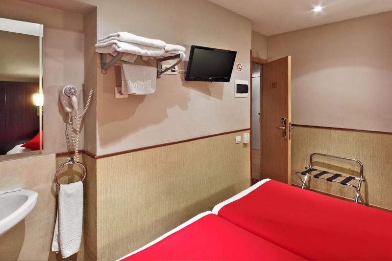 Bcn Port Hostal 2*