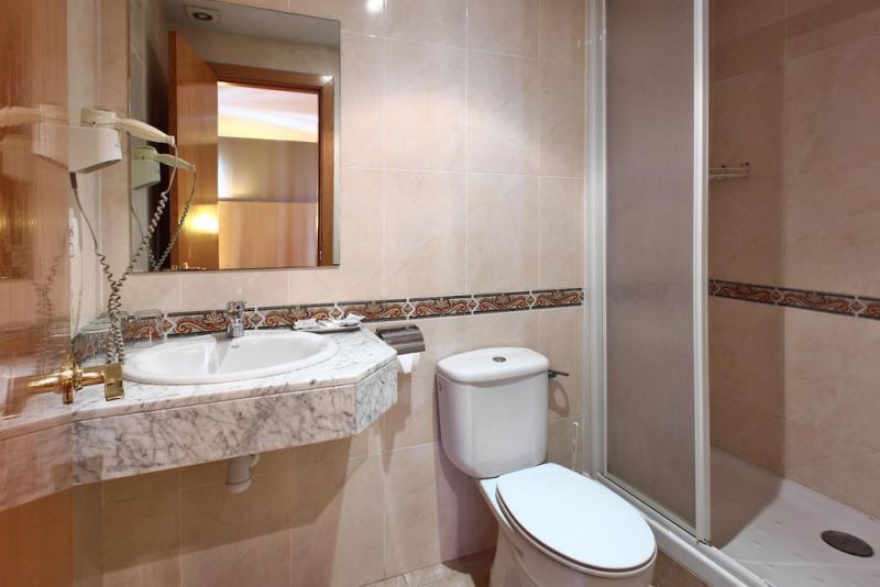 Bcn Port Hostal 2*