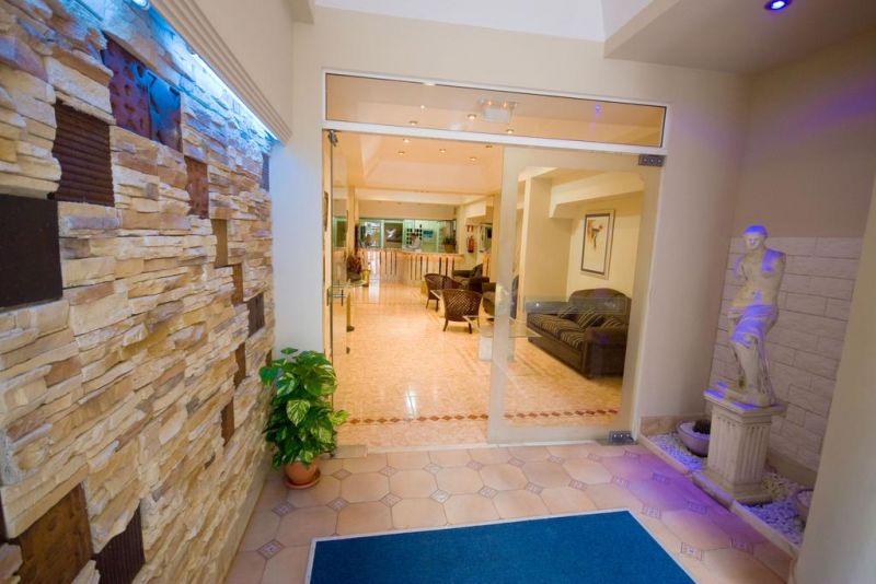 Catalina Park Apt 2*