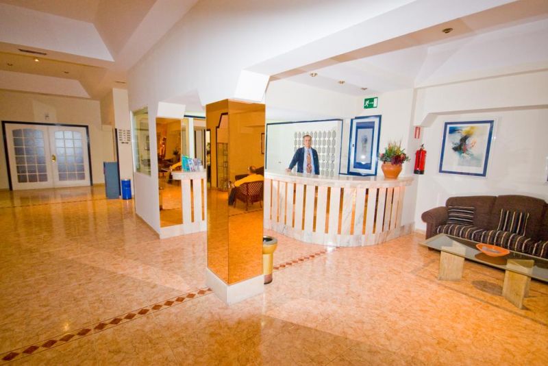 Catalina Park Apt 2*