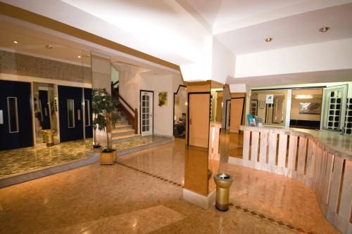 Catalina Park Apt 2*