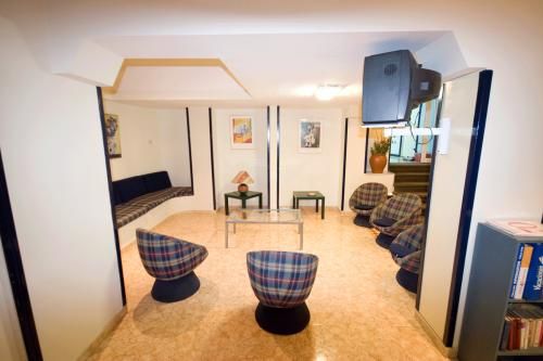 Catalina Park Apt 2*