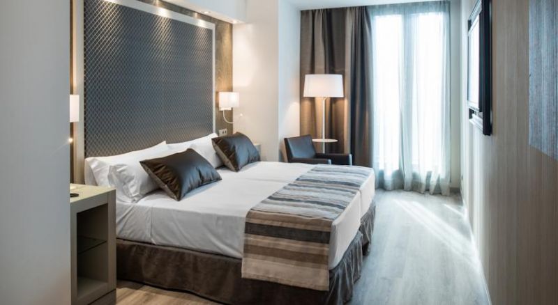 Catalonia Square 4*
