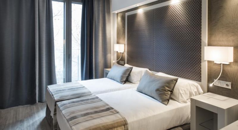 Catalonia Square 4*