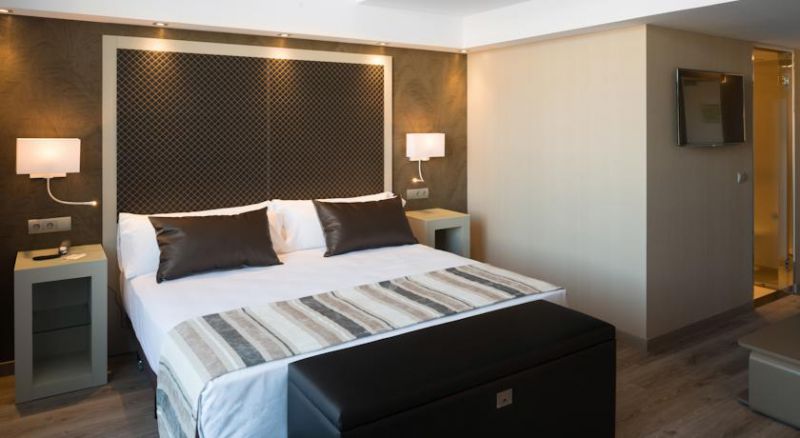 Catalonia Square 4*