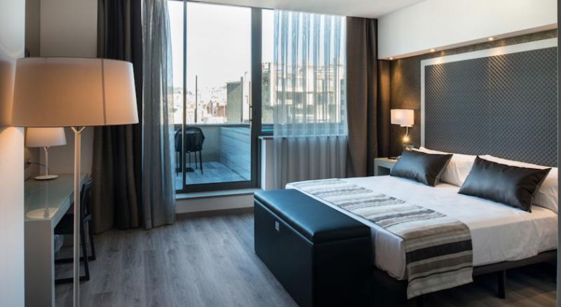 Catalonia Square 4*