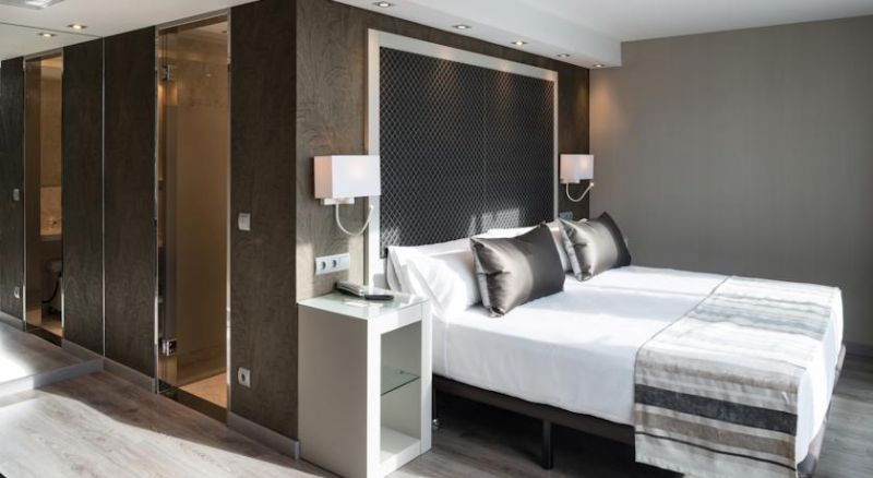 Catalonia Square 4*