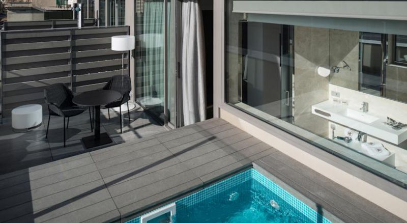 Catalonia Square 4*