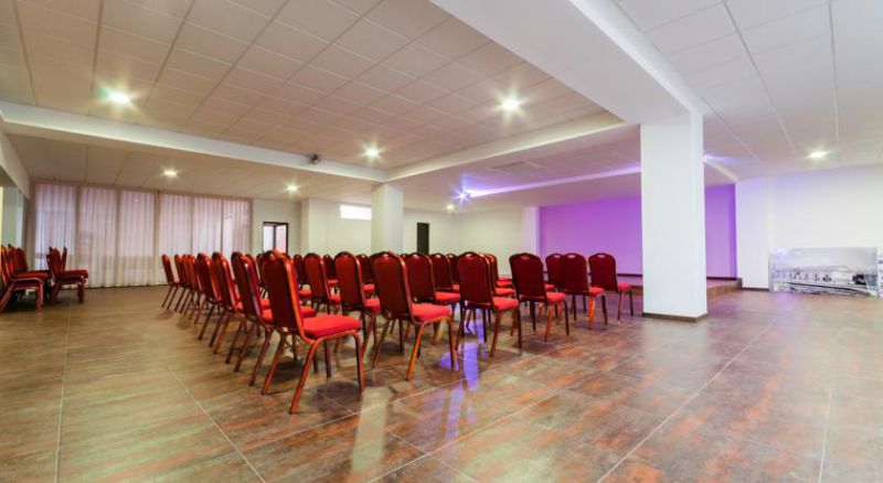 Fontana Plaza 3*
