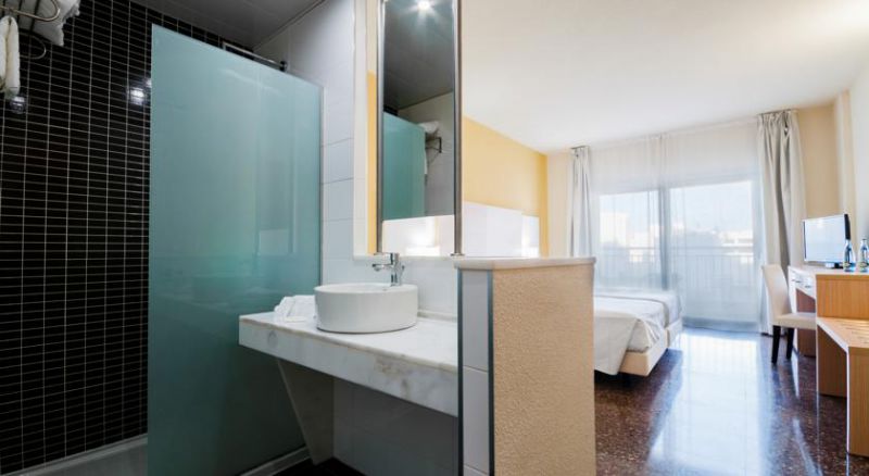 Fontana Plaza 3*