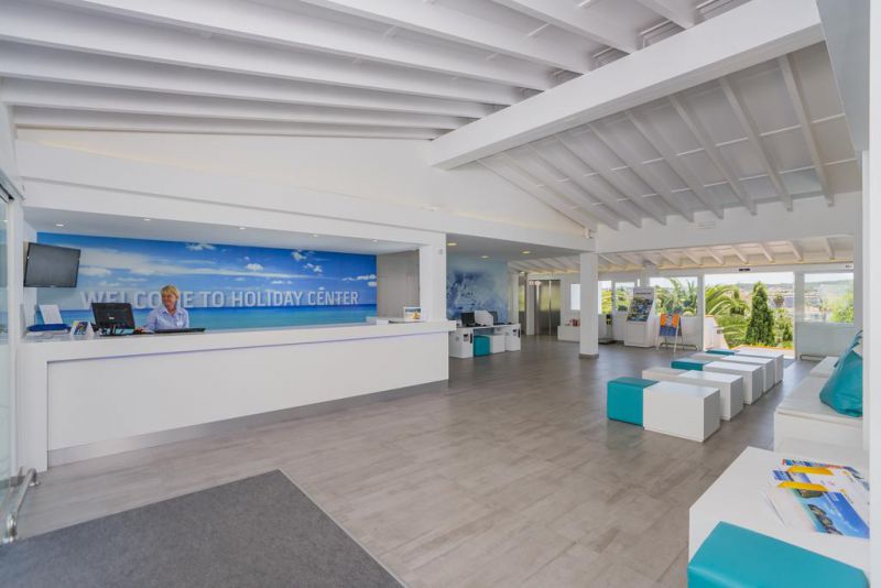 Holiday Center 2*