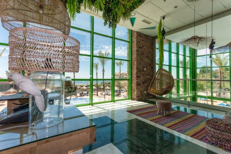 Holiday World Riwo Hotel 4*