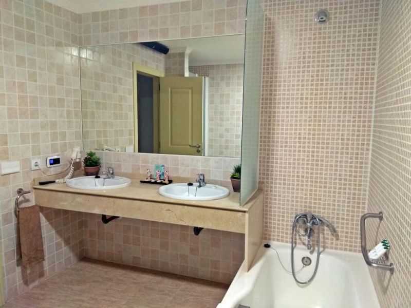 Holiday World Riwo Hotel 4*