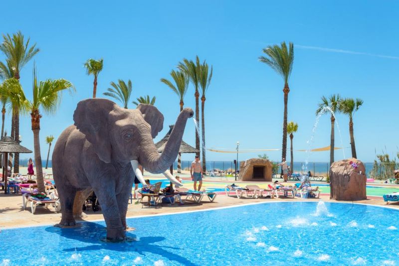Holiday World Riwo Hotel 4*
