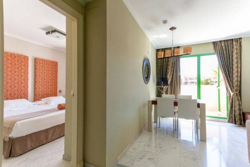 Holiday World Riwo Hotel 4*